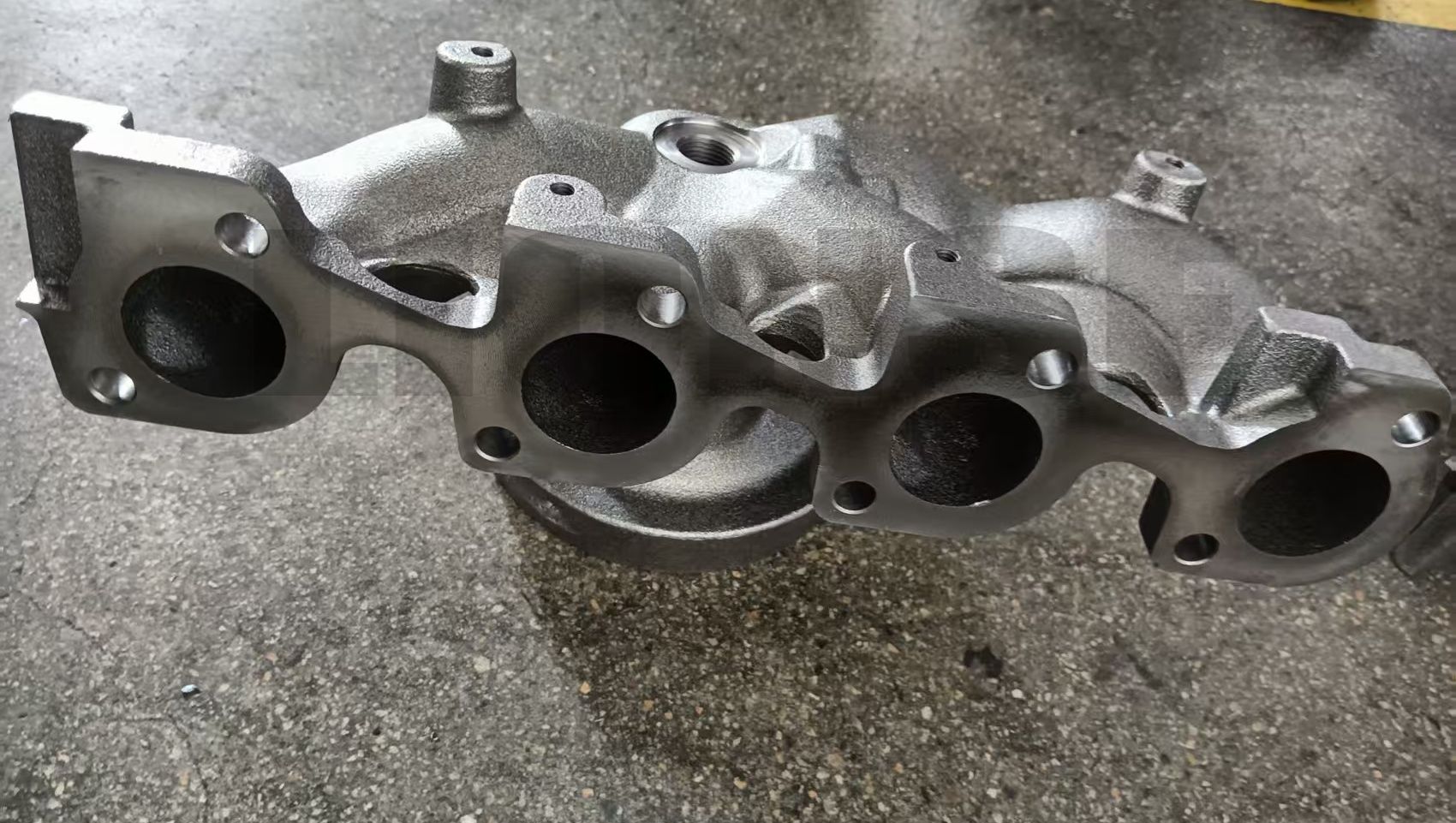 வெளியேற்ற பன்மடங்குகளை வார்ப்பதன் நன்மைகள் என்ன?